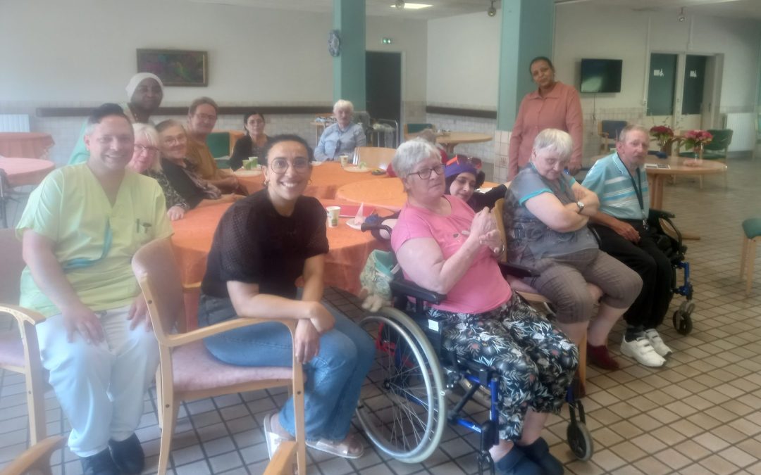 EHPAD de Saint-Nicolas-de-Port : Activité manuelle avec la MJC