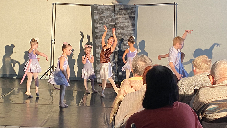 Ballet « Cendrillon » à l’EHPAD Saint Charles de Lunéville